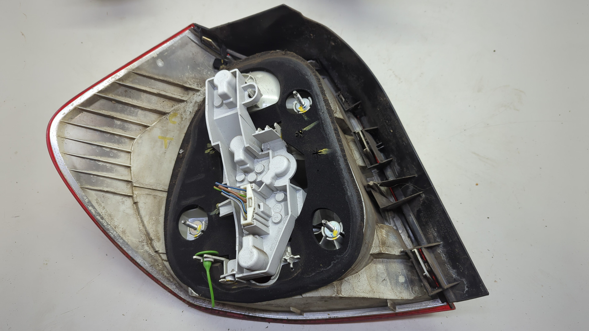 Фонарь задний правый