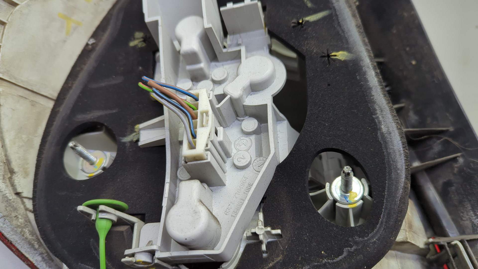 Фонарь задний правый