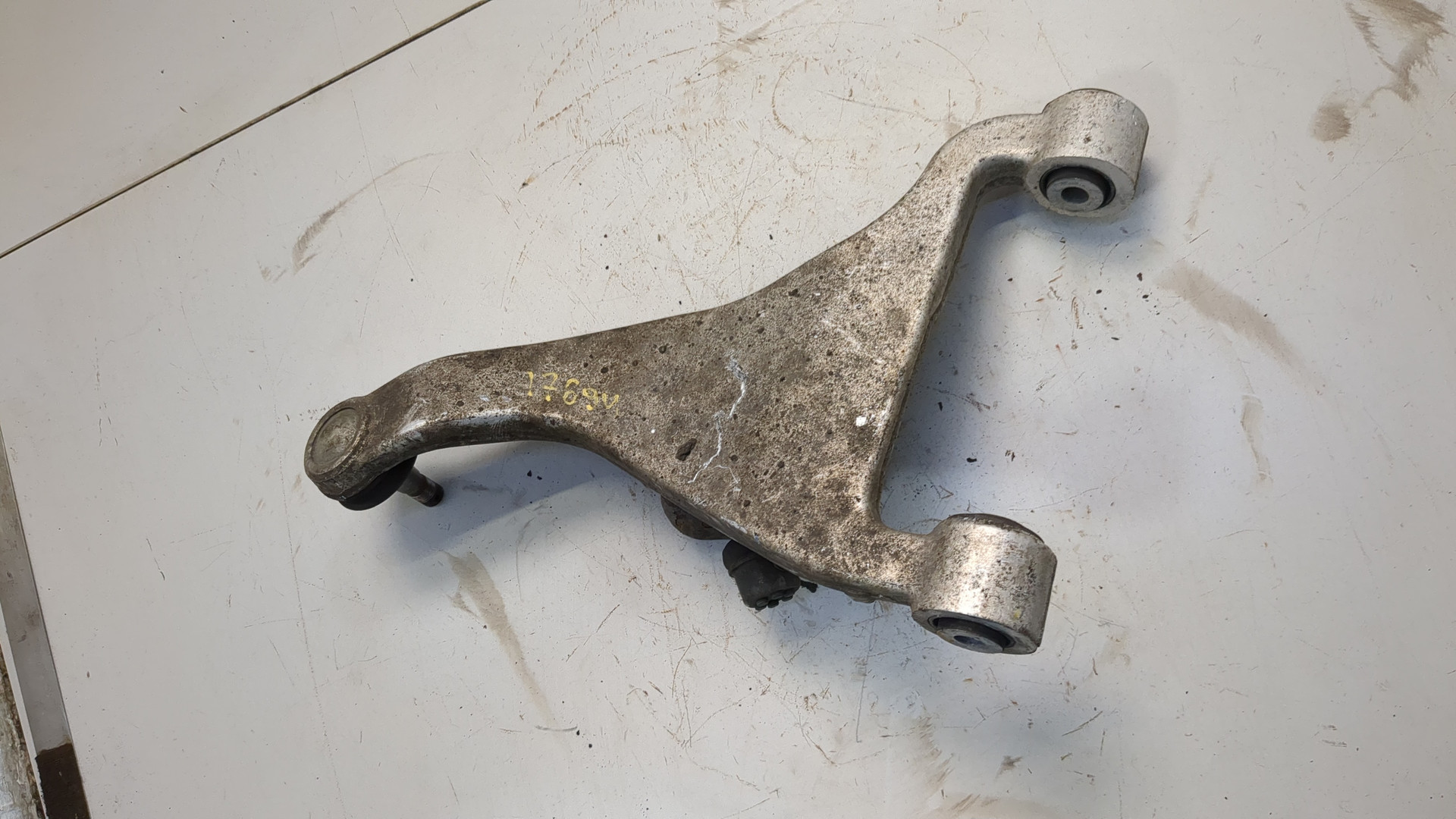 Рычаг задний правый