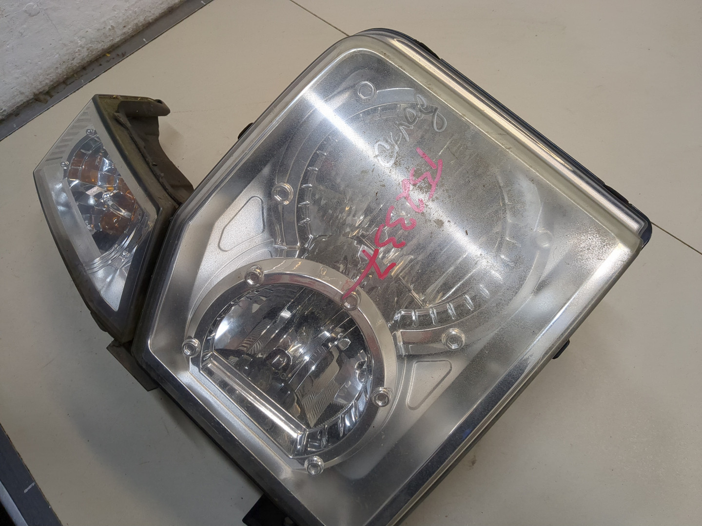 Фара правая