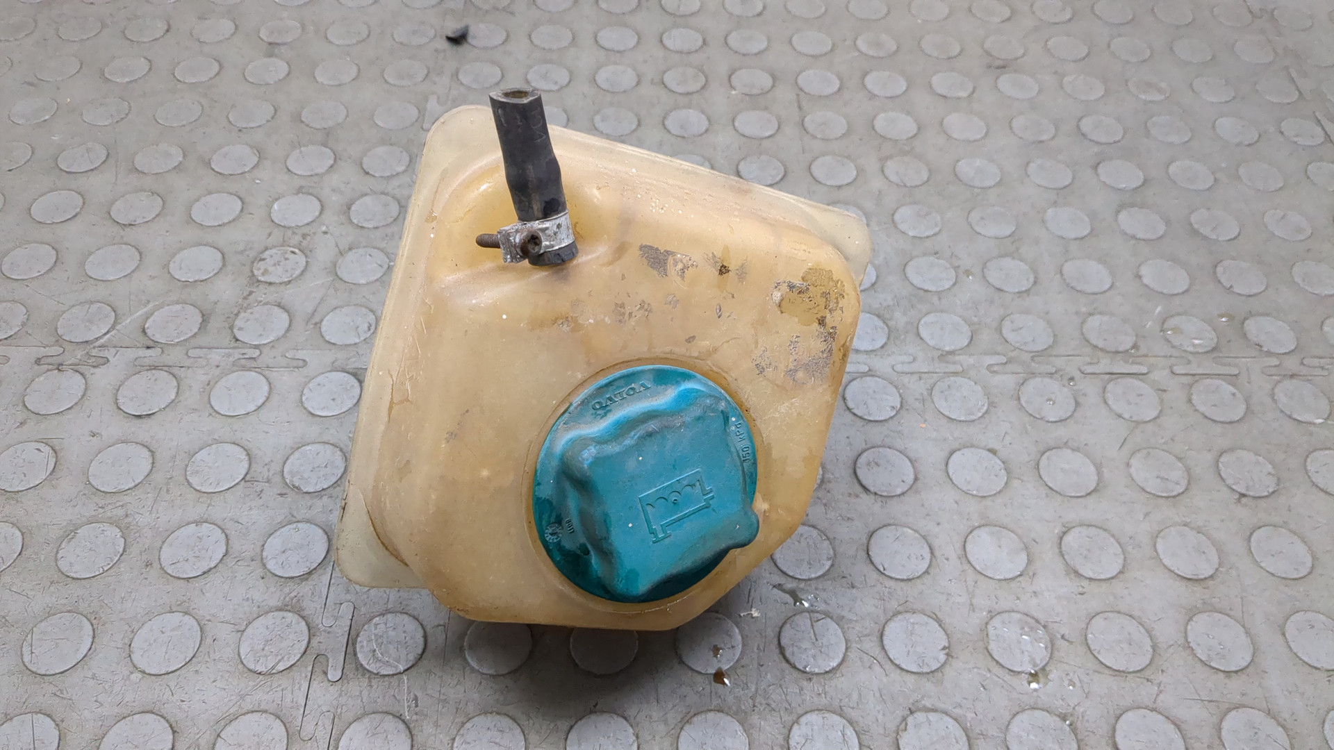 Бачок расширительный