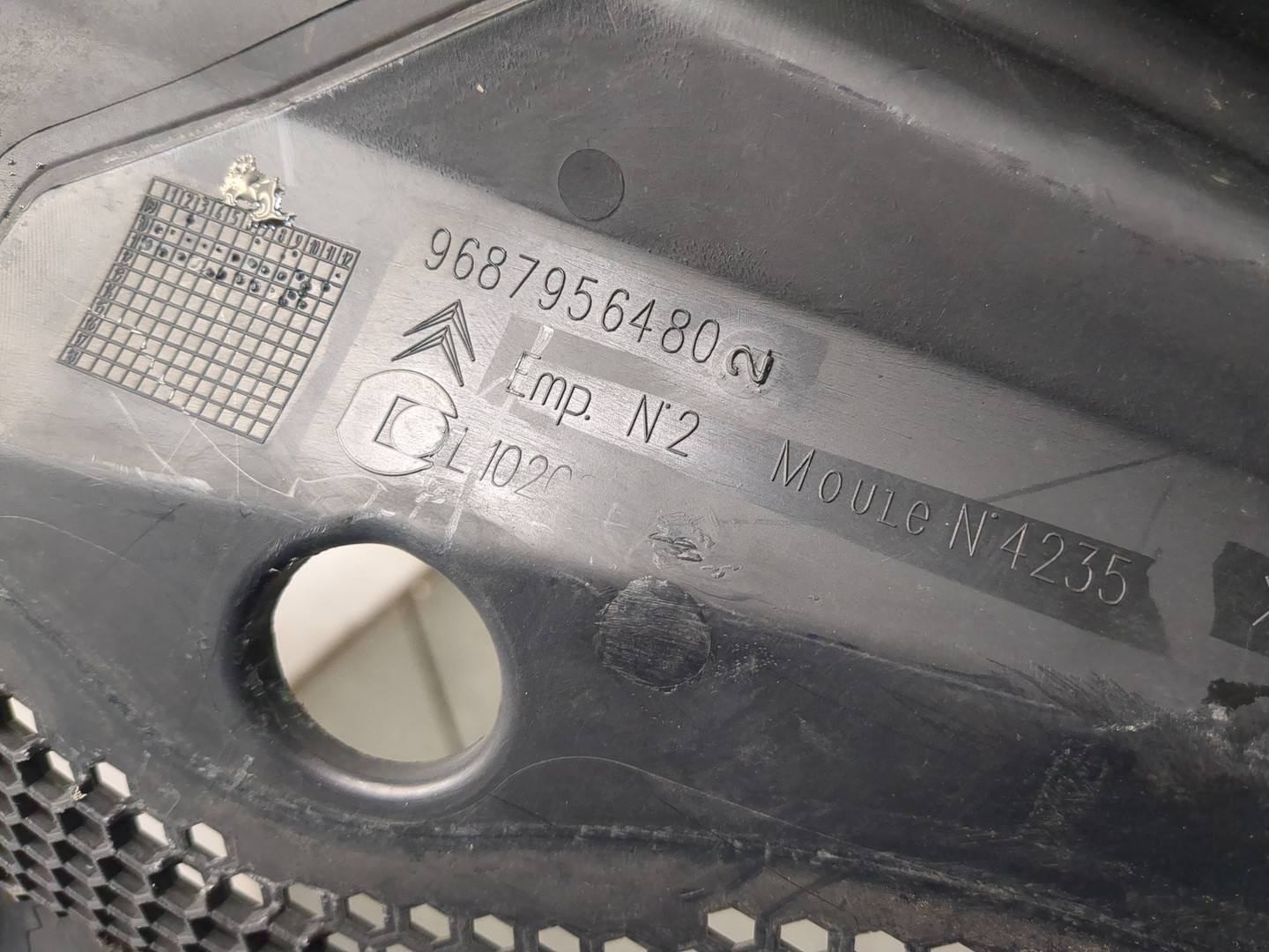 Решетка стеклоочистителей (Жабо)