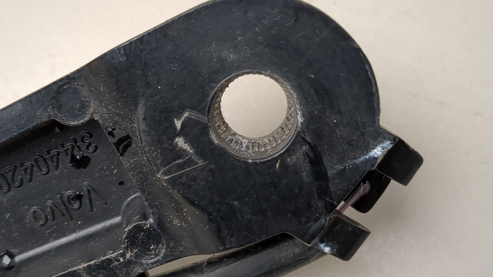 Поводок стеклоочистителя передний левый