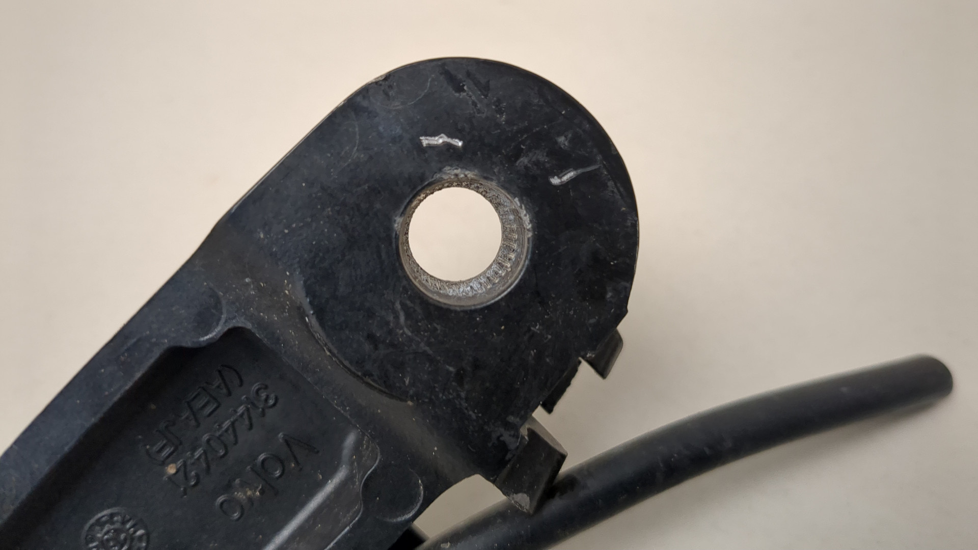 Поводок стеклоочистителя передний правый