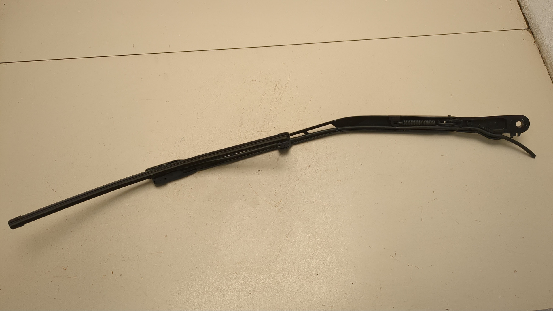 Поводок стеклоочистителя передний правый