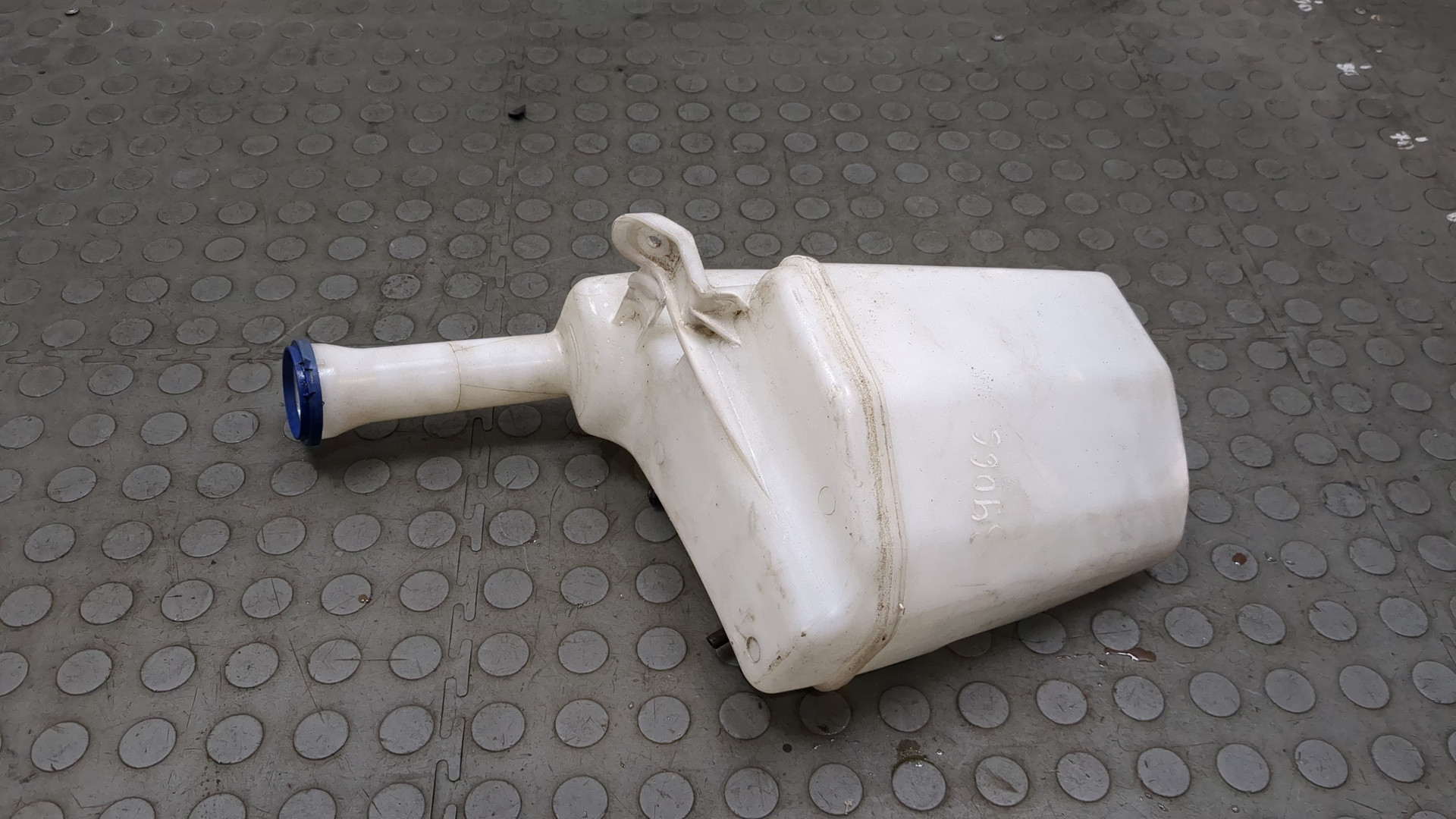 Бачок омывателя лобового стекла