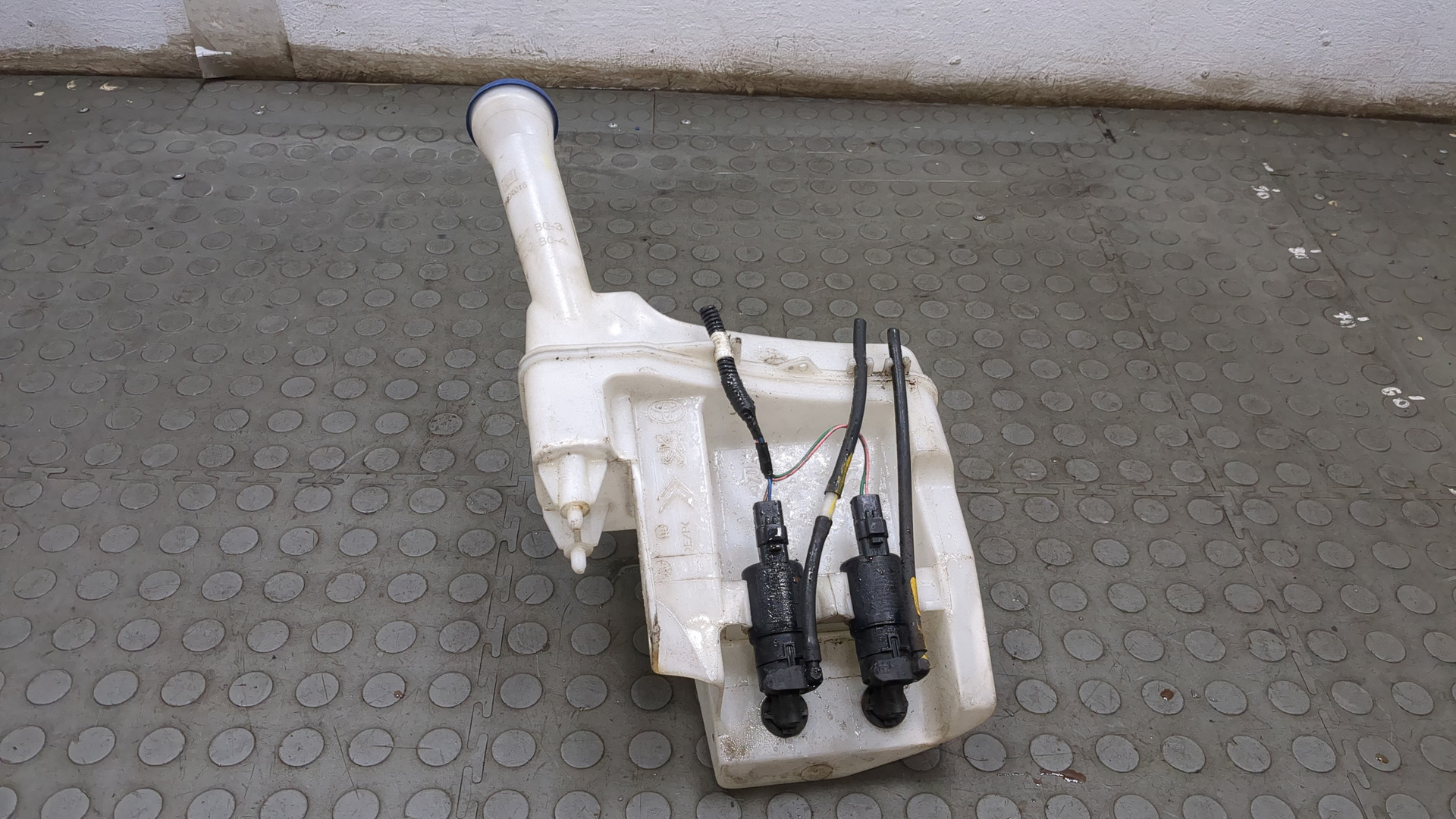 Бачок омывателя лобового стекла