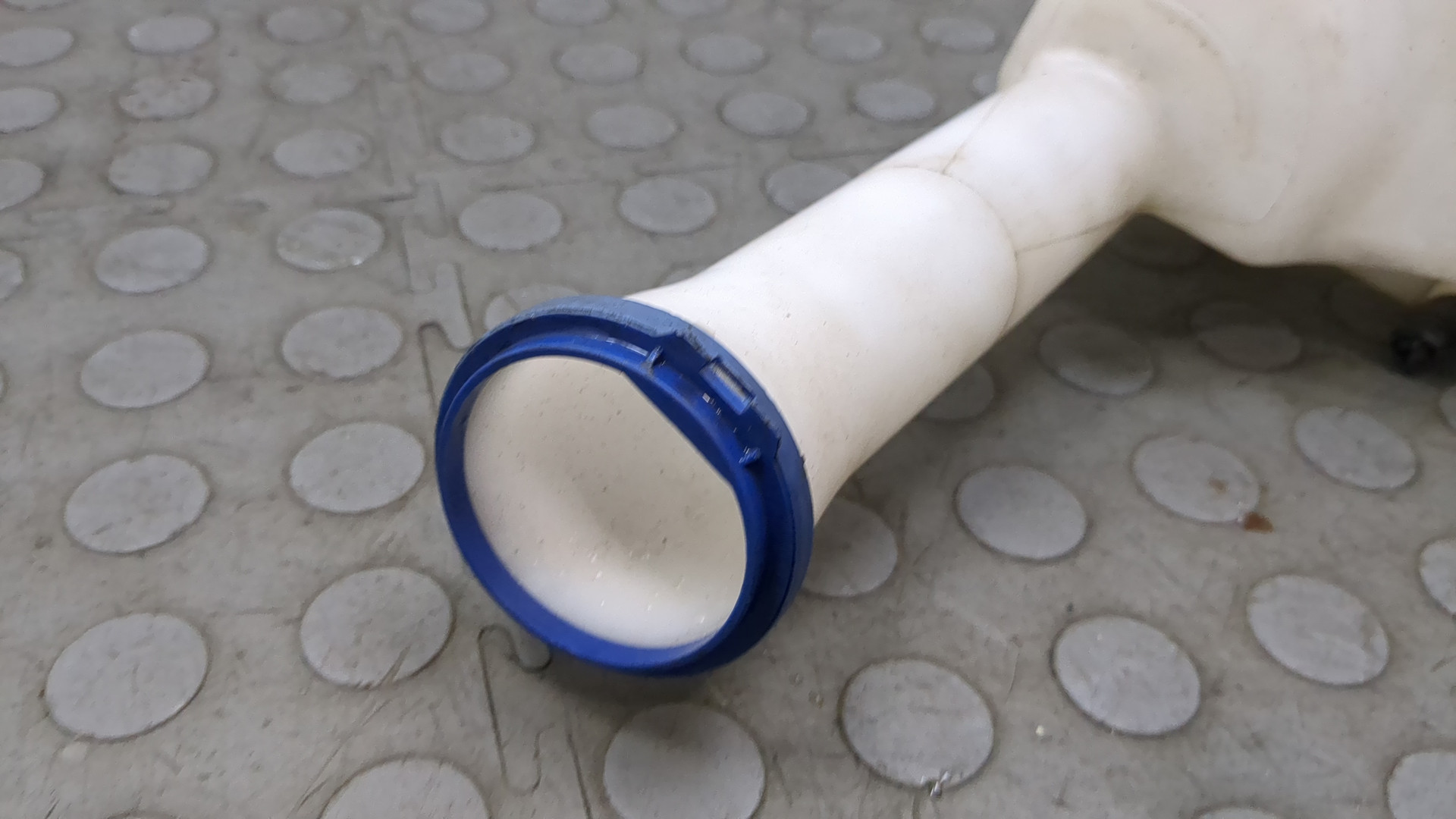 Бачок омывателя лобового стекла