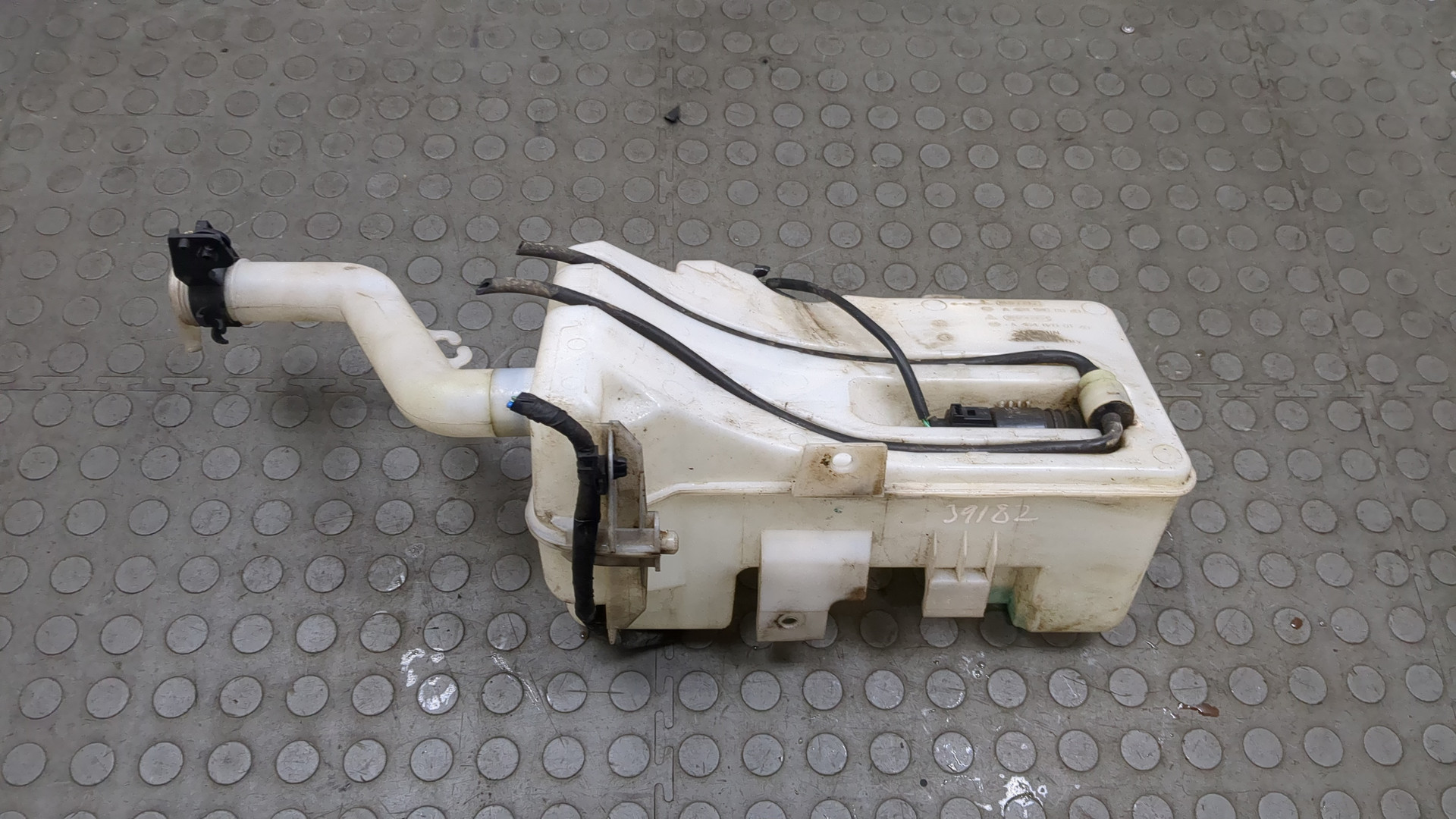 Бачок омывателя лобового стекла