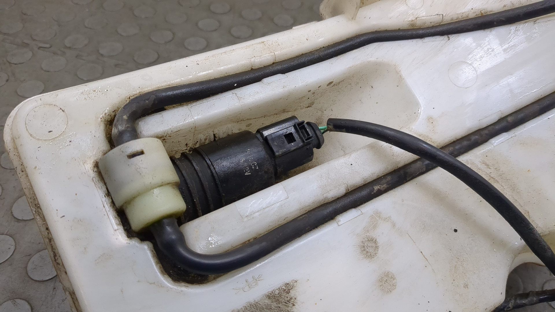 Бачок омывателя лобового стекла