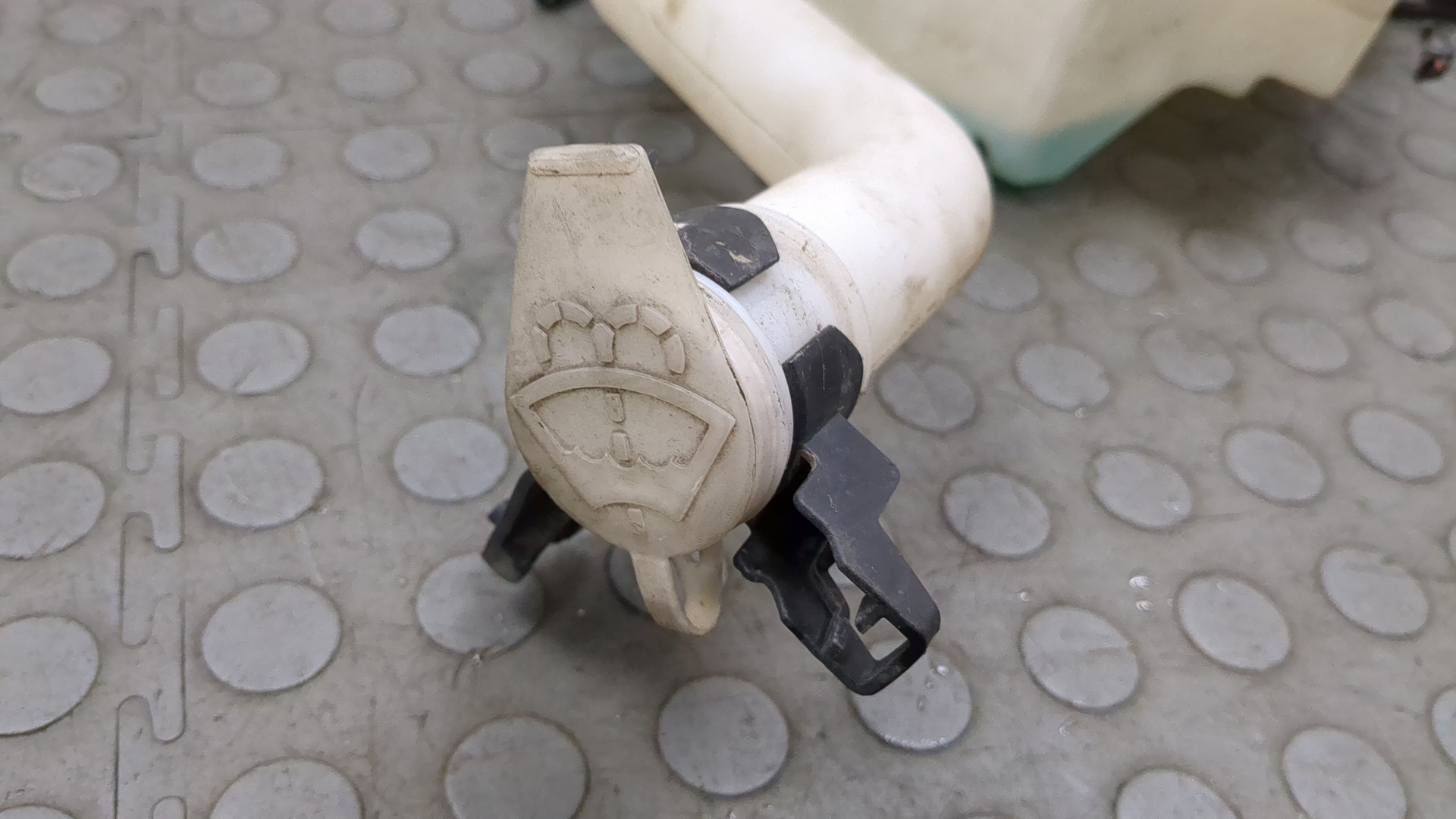 Бачок омывателя лобового стекла