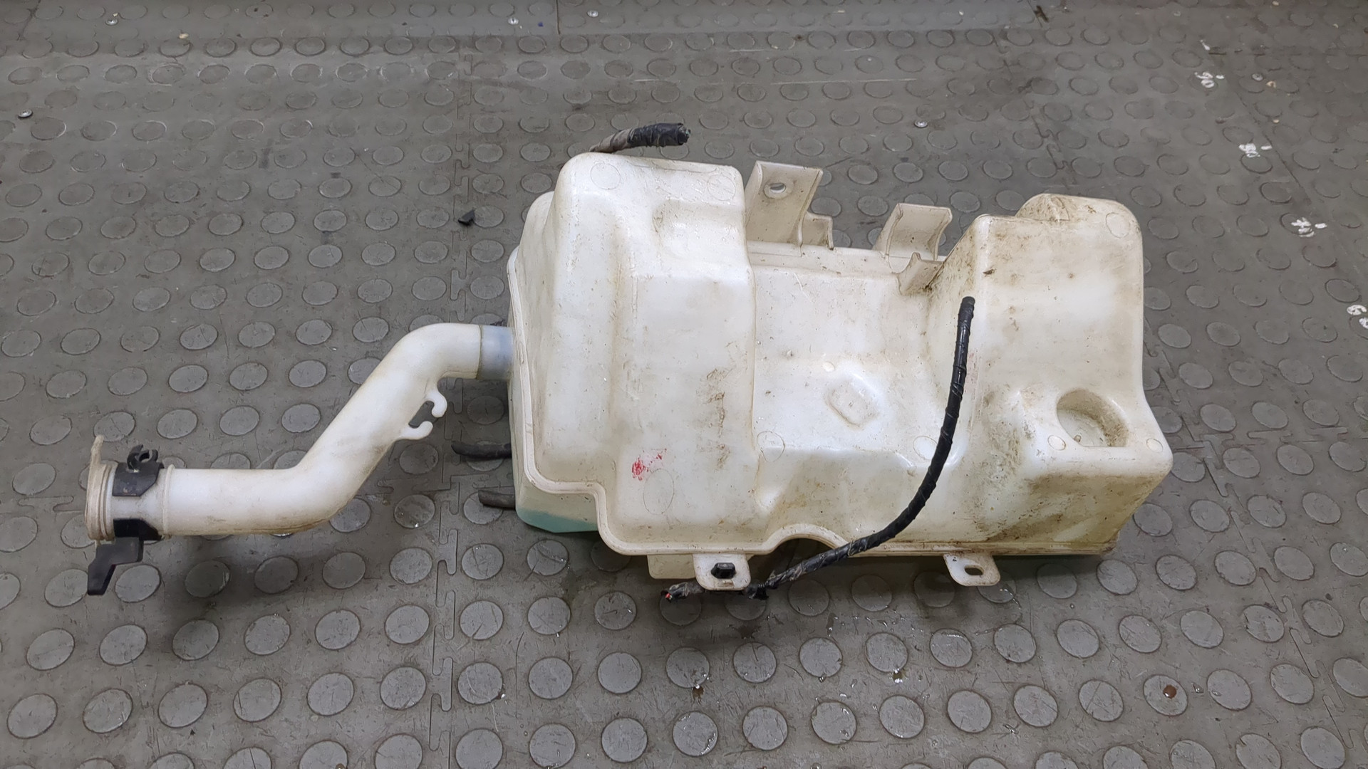 Бачок омывателя лобового стекла