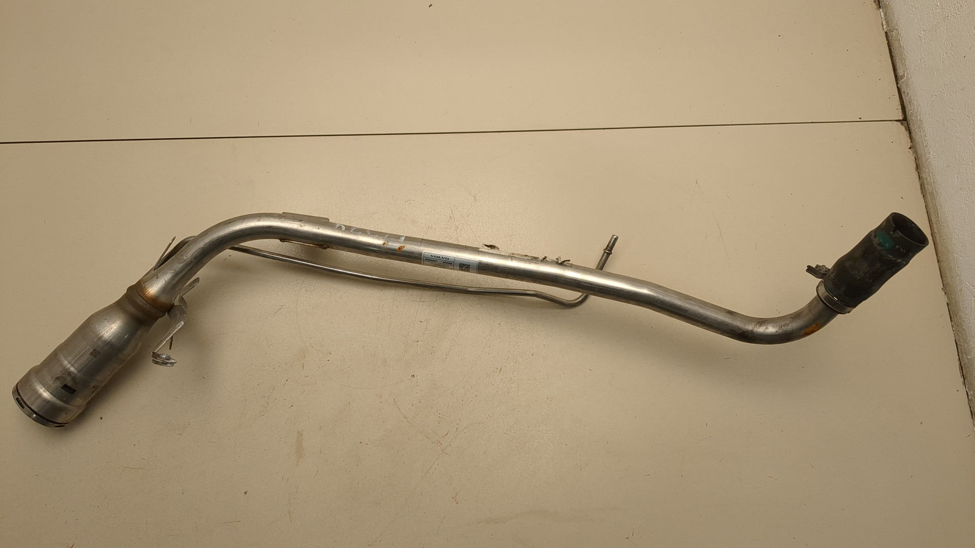 Горловина топливного бака