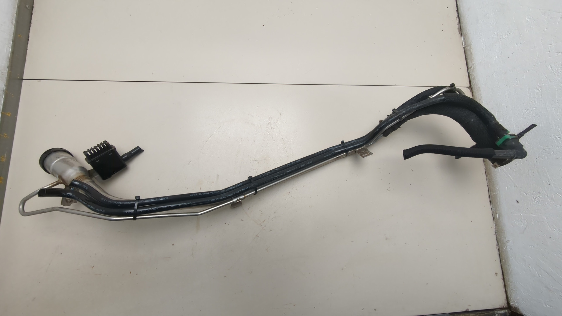 Горловина топливного бака