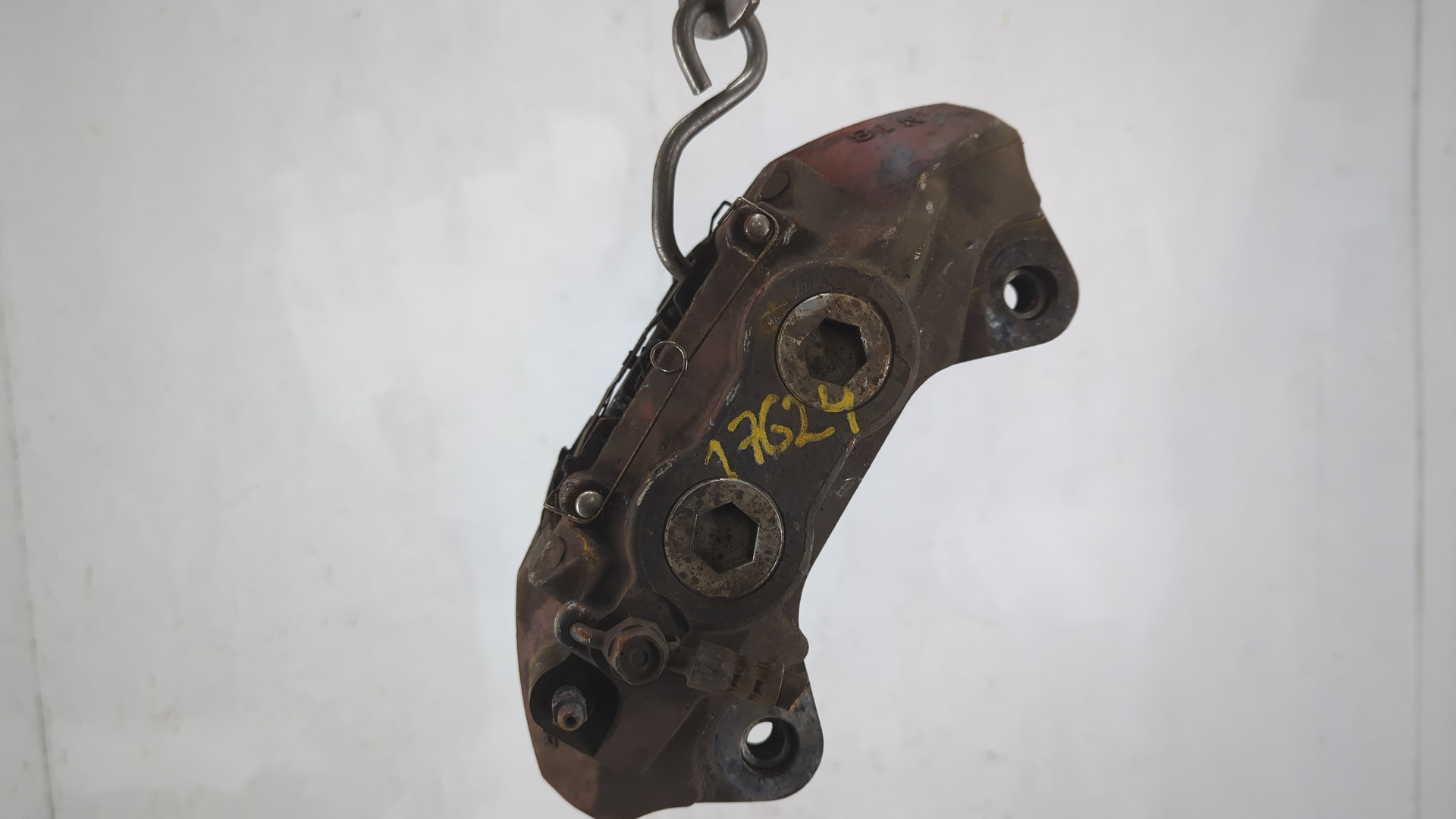 Суппорт передний правый