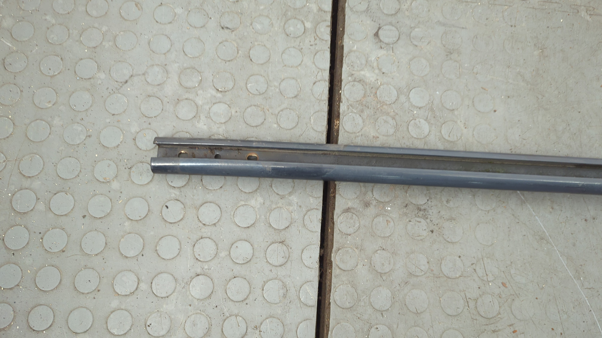 Рейлинг (релинг) левый (планка на крышу)