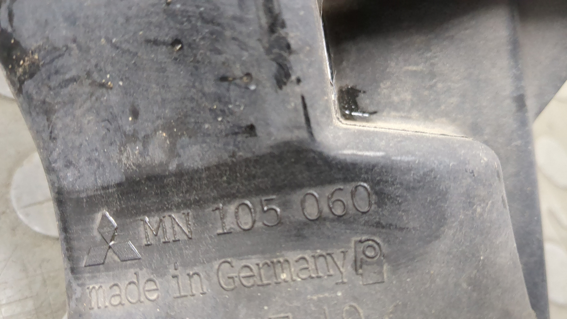 Кронштейн фар правый