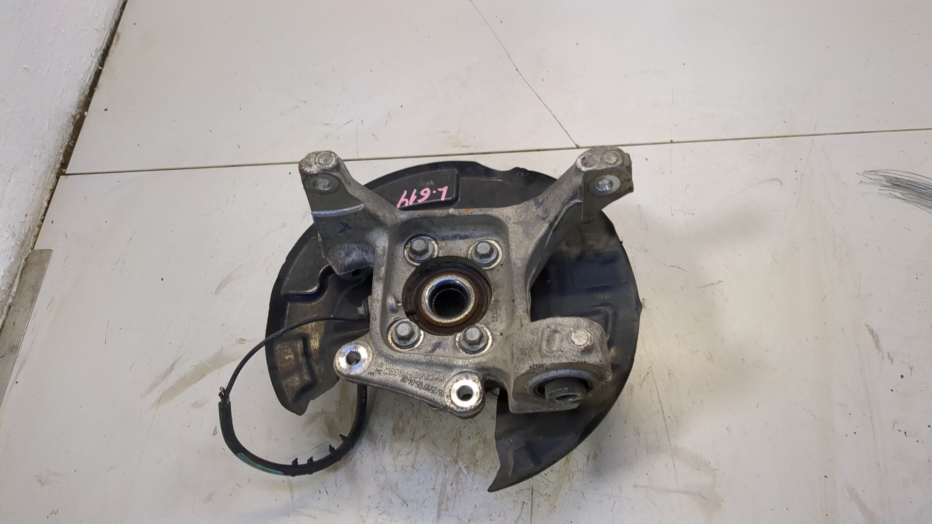 Кулак поворотный задний левый