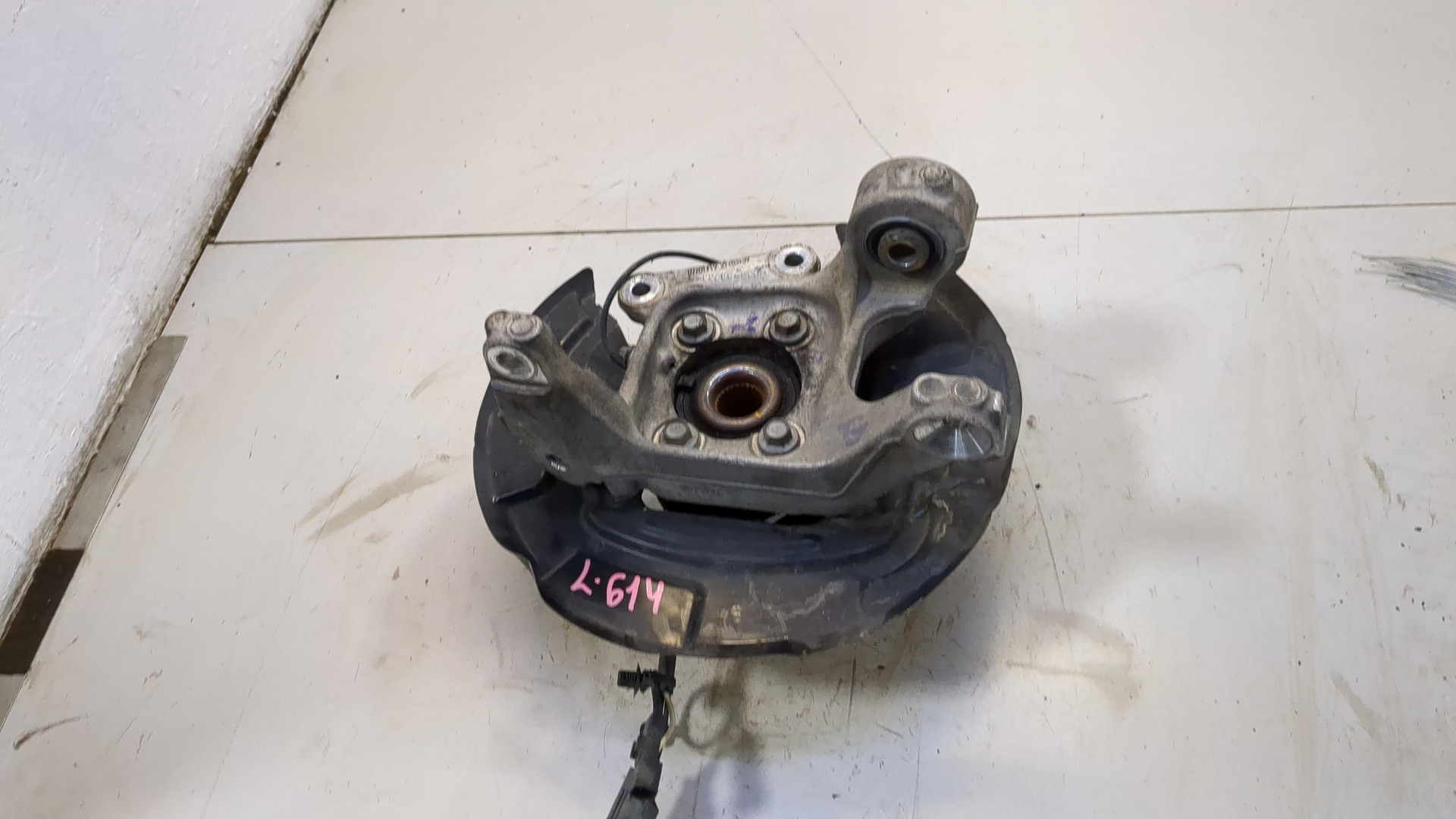 Кулак поворотный задний правый