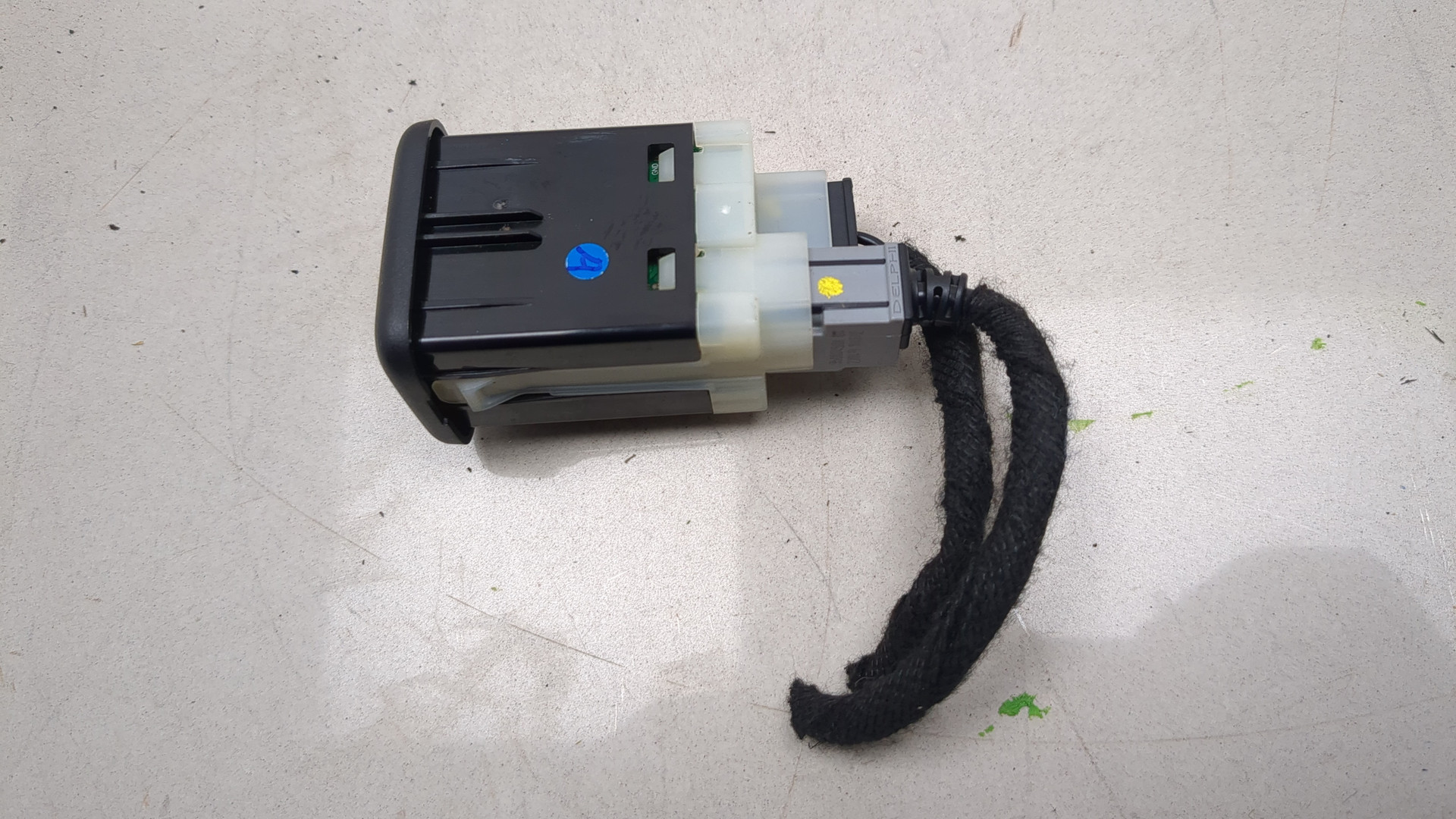 Гнездо AUX / USB IN