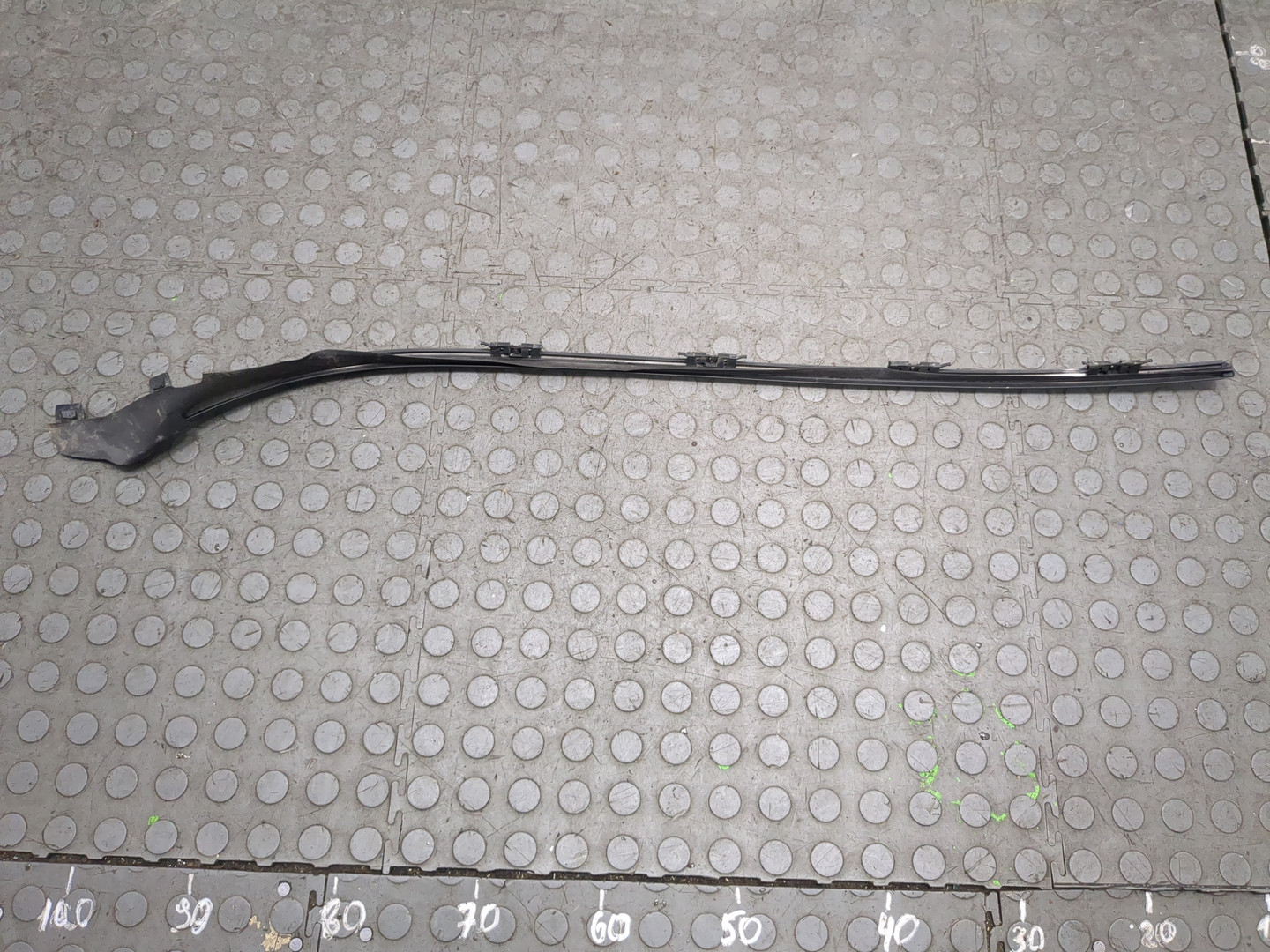 Молдинг лобового стекла