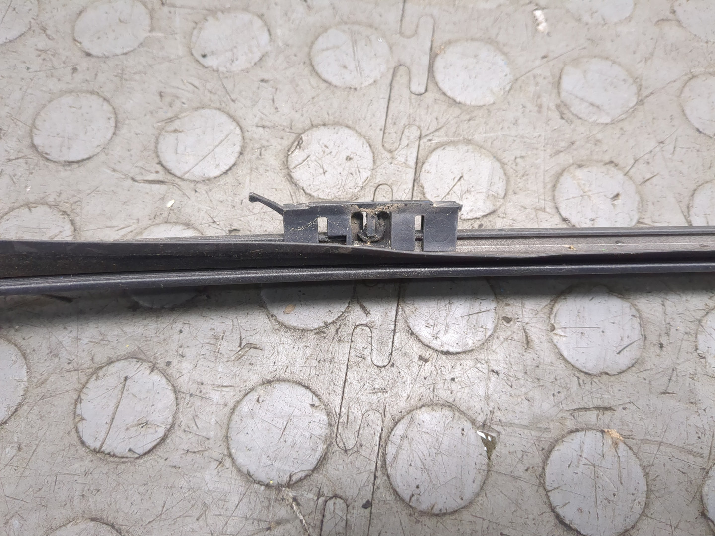 Молдинг лобового стекла