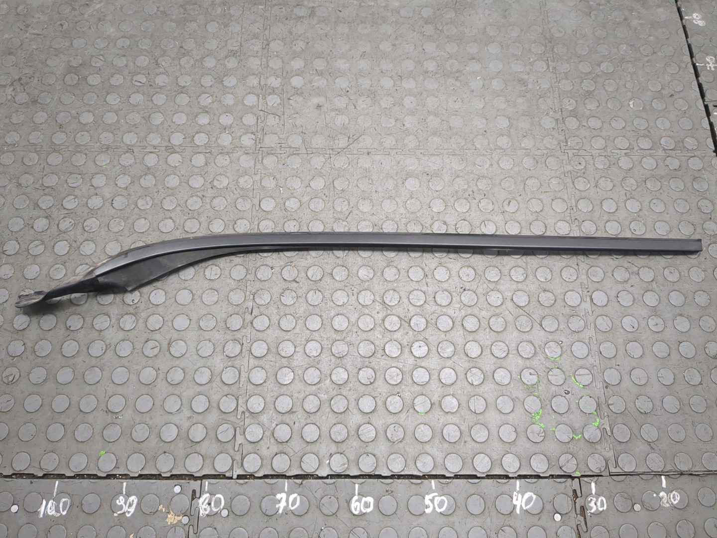 Молдинг лобового стекла