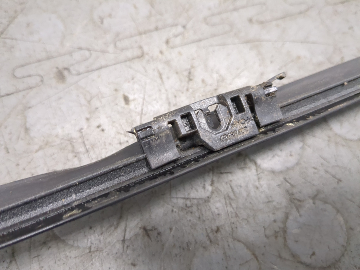 Молдинг лобового стекла