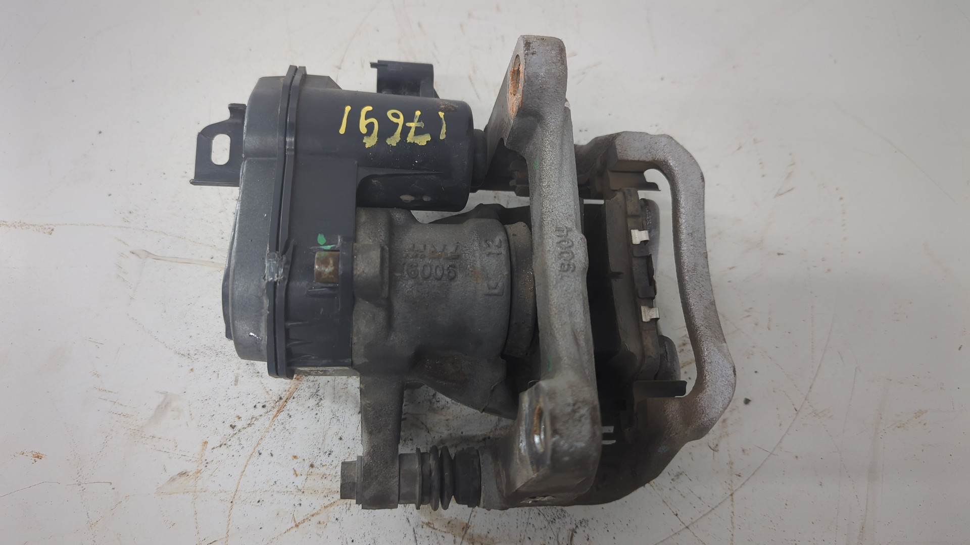 Суппорт задний левый