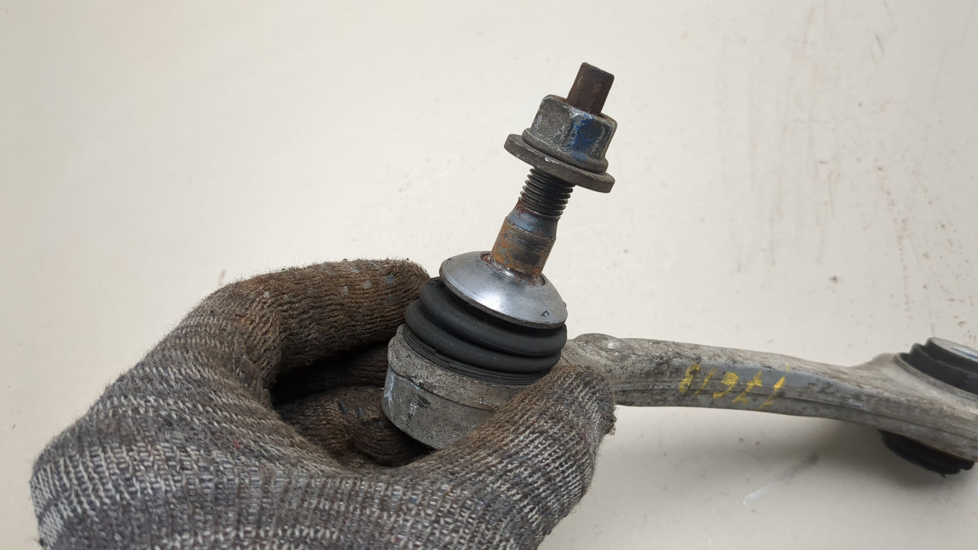 Рычаг задний правый