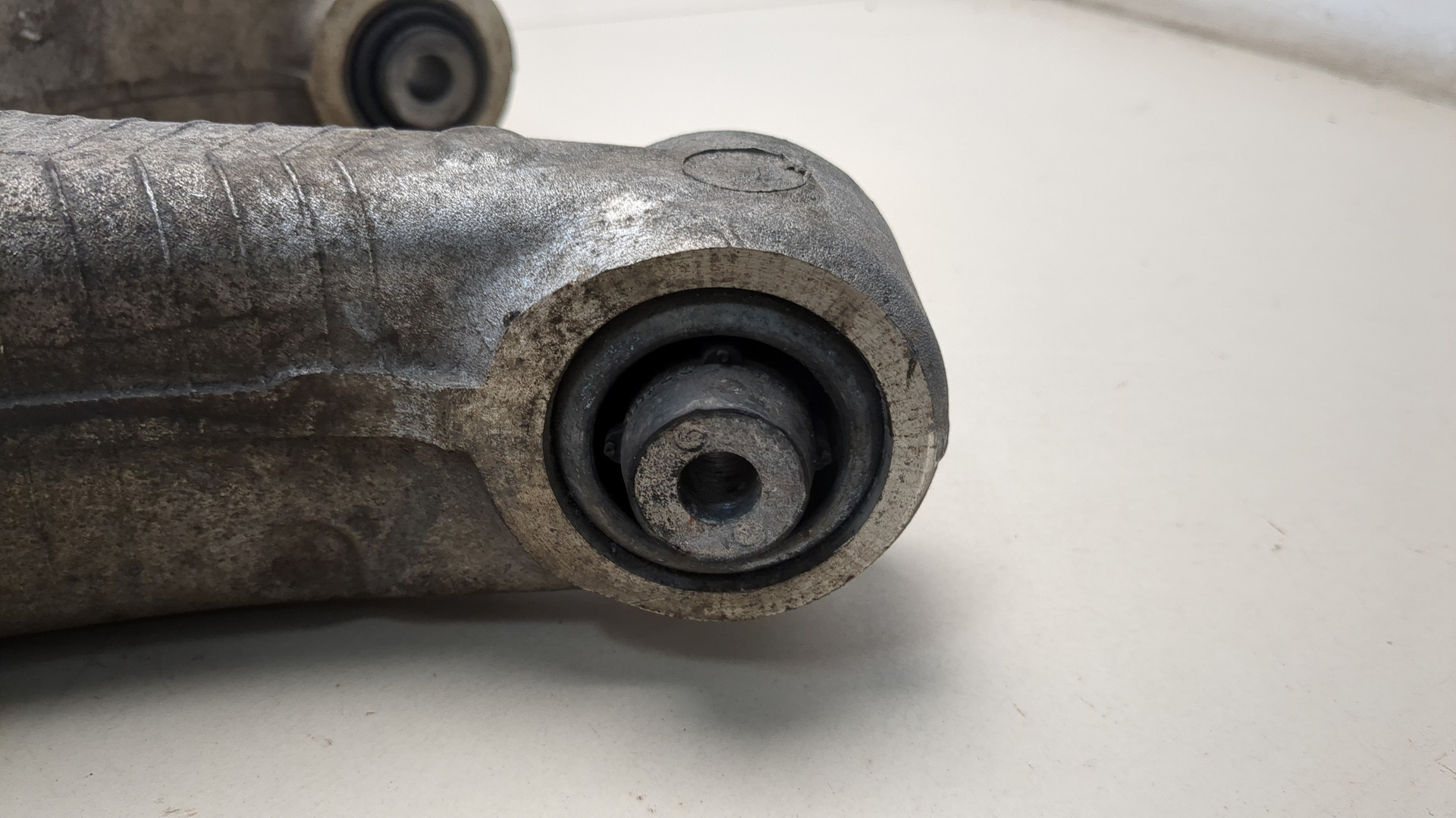 Рычаг задний правый