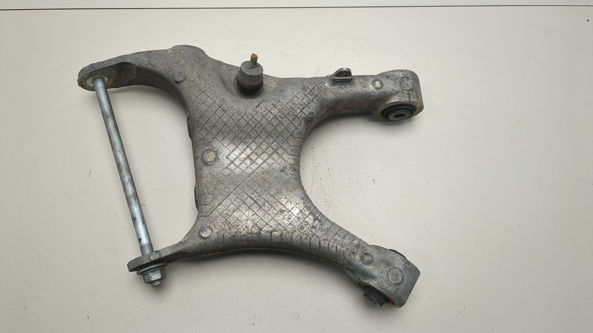 Рычаг задний правый