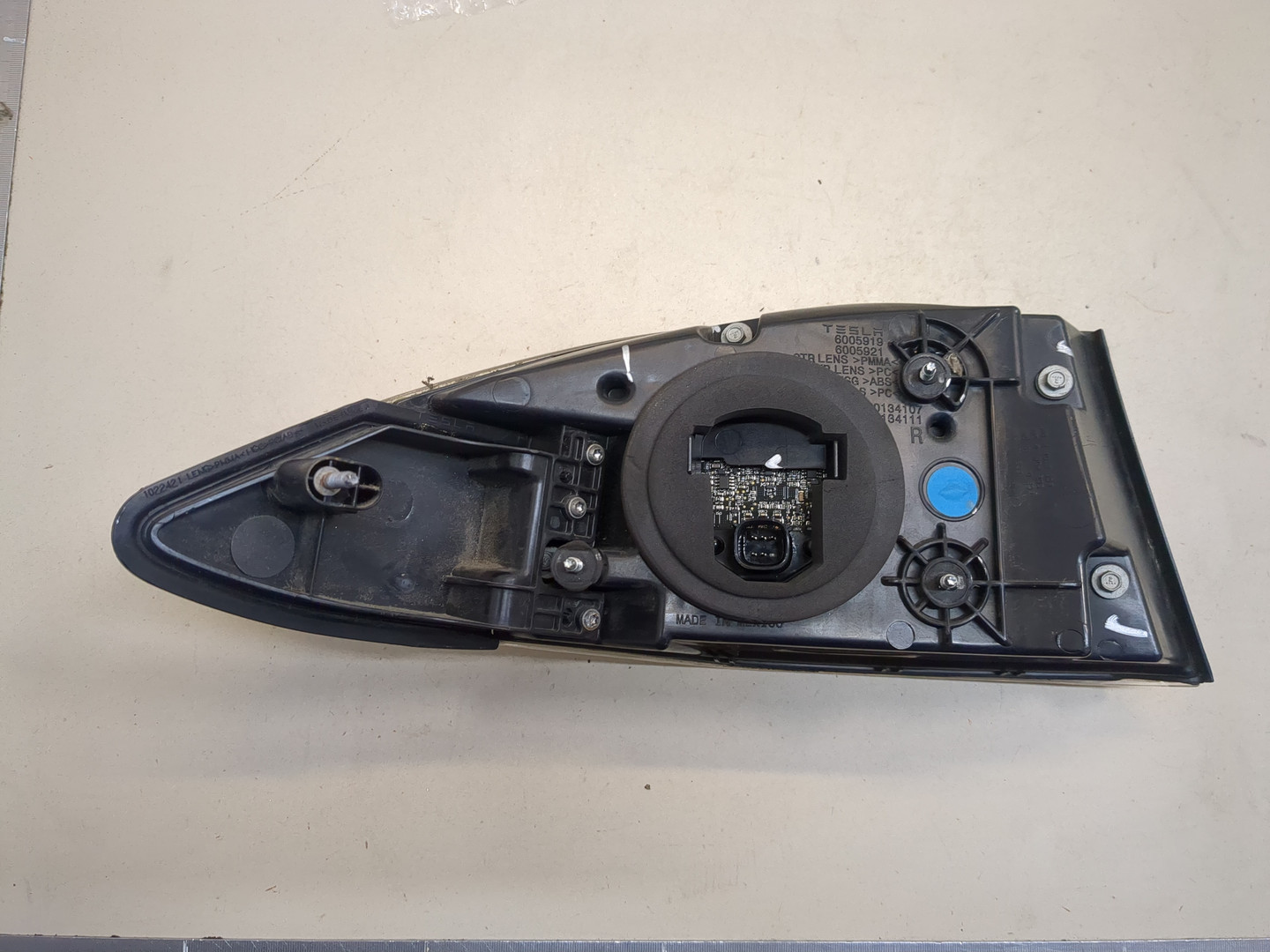 Фонарь задний правый