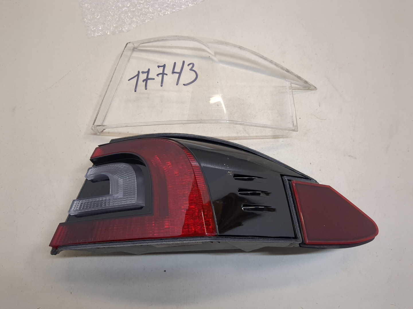 Фонарь задний правый