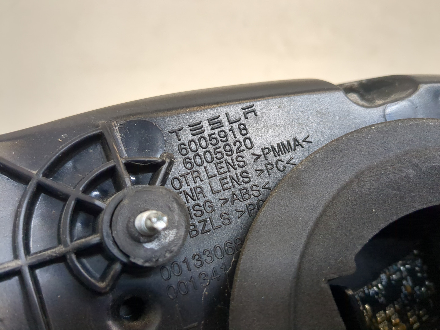 Фонарь задний левый