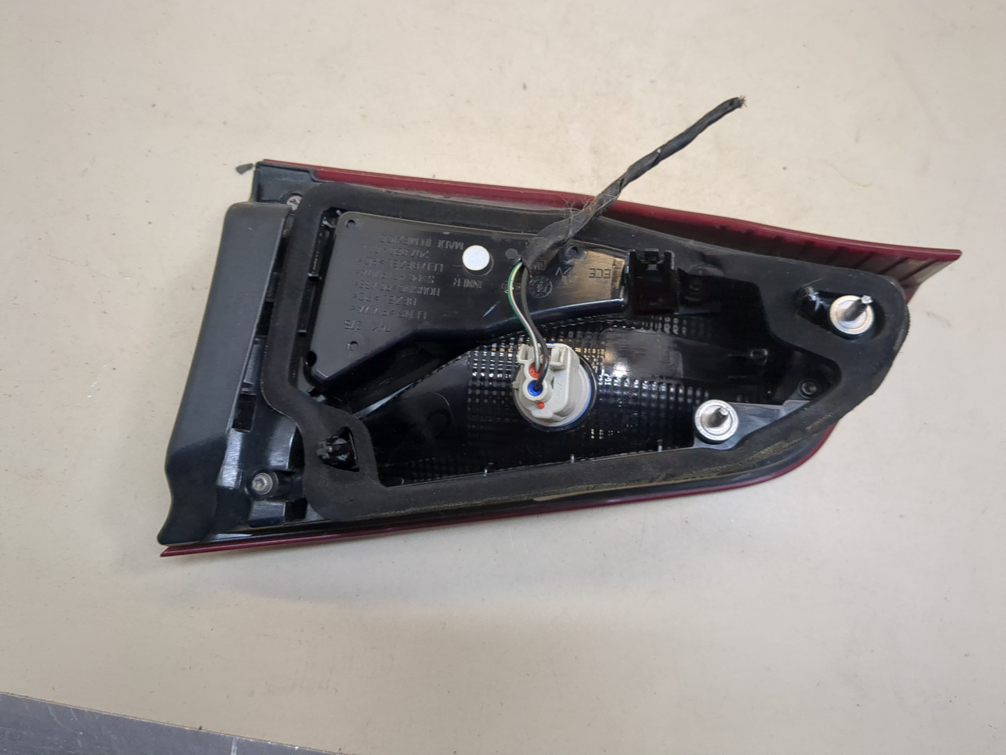 Фонарь задний внутренний левый