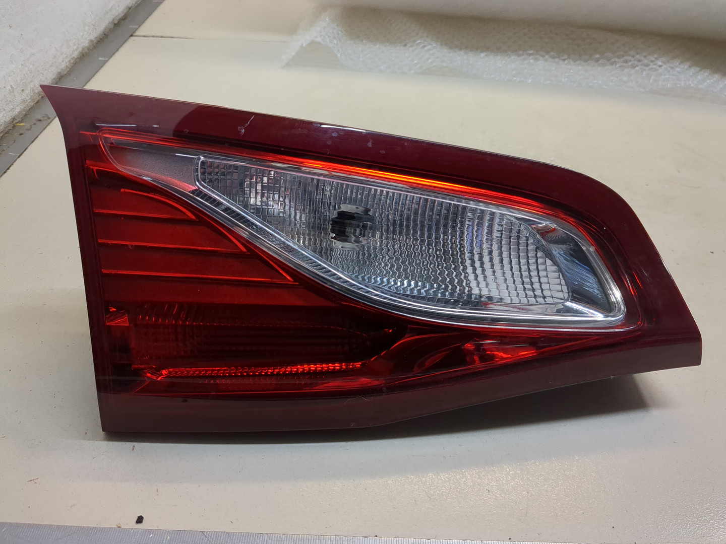 Фонарь задний внутренний левый