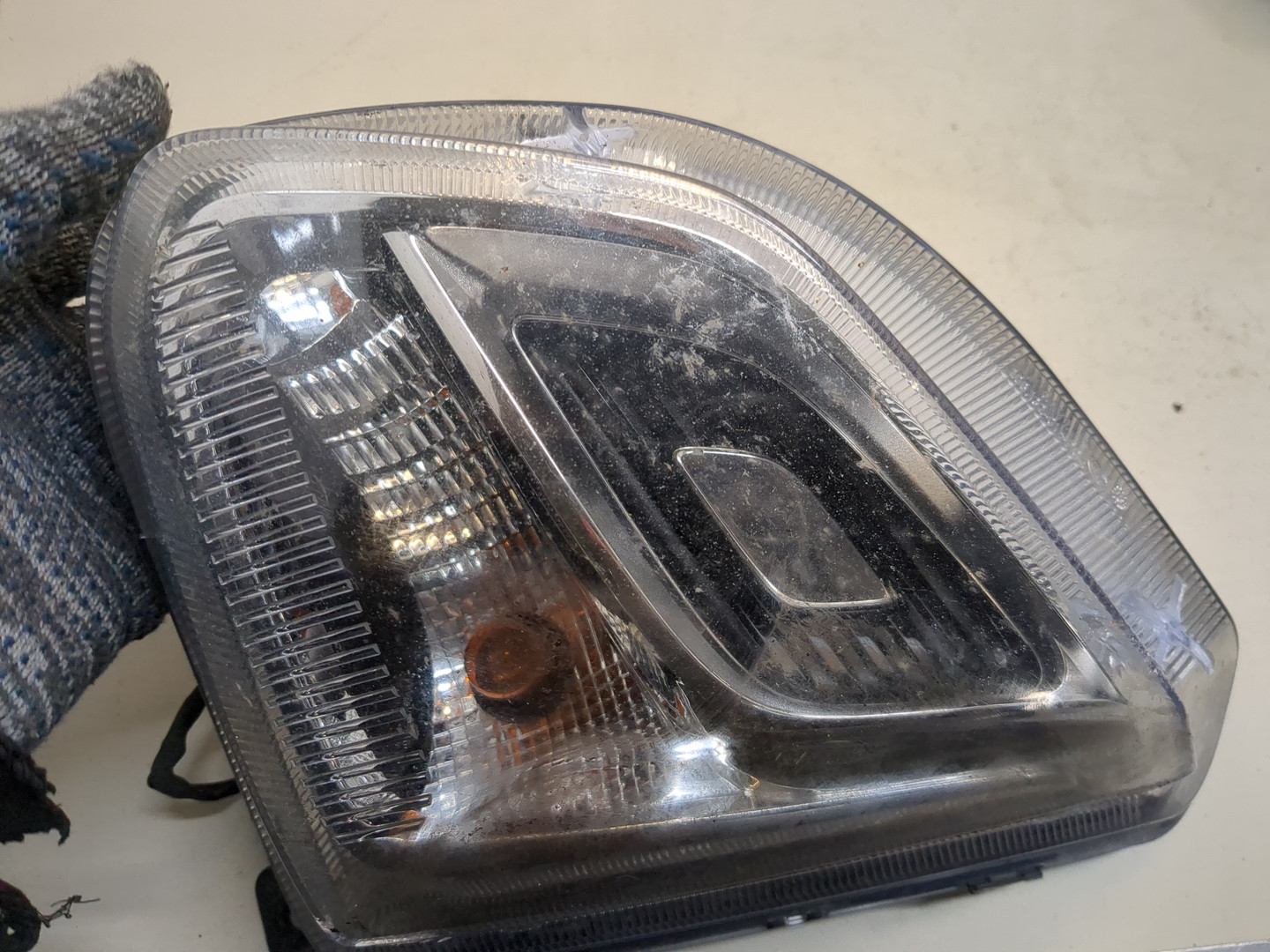 Фара противотуманная левая