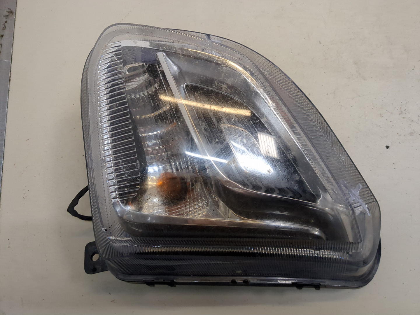 Фара противотуманная левая