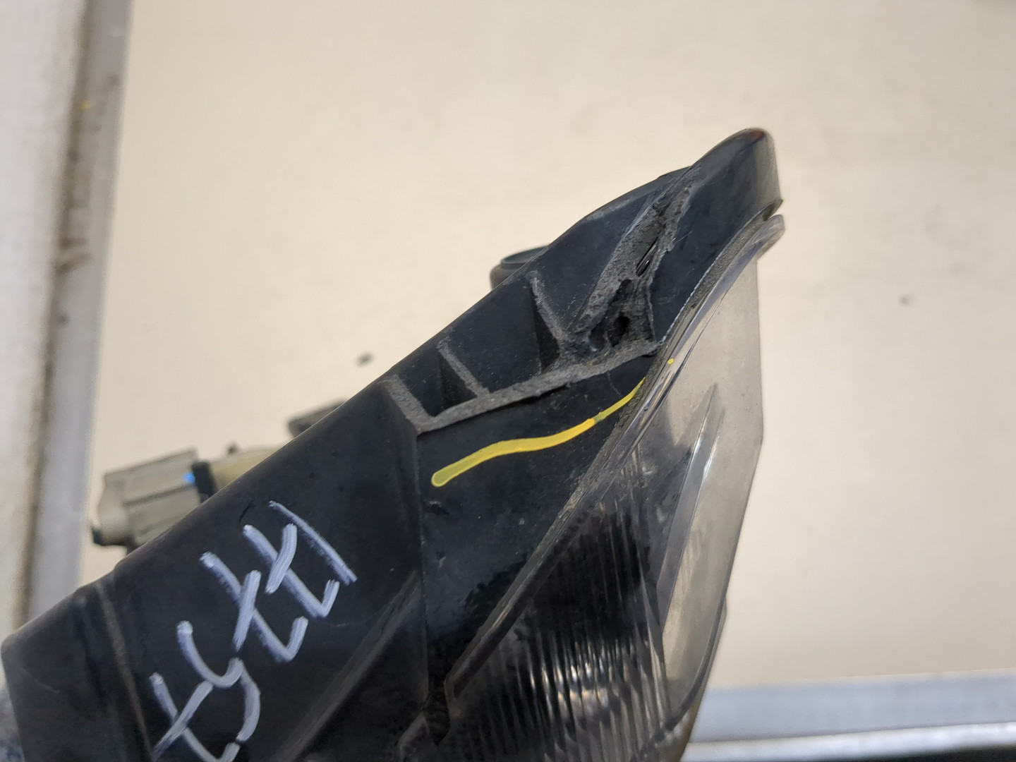 Фара противотуманная левая