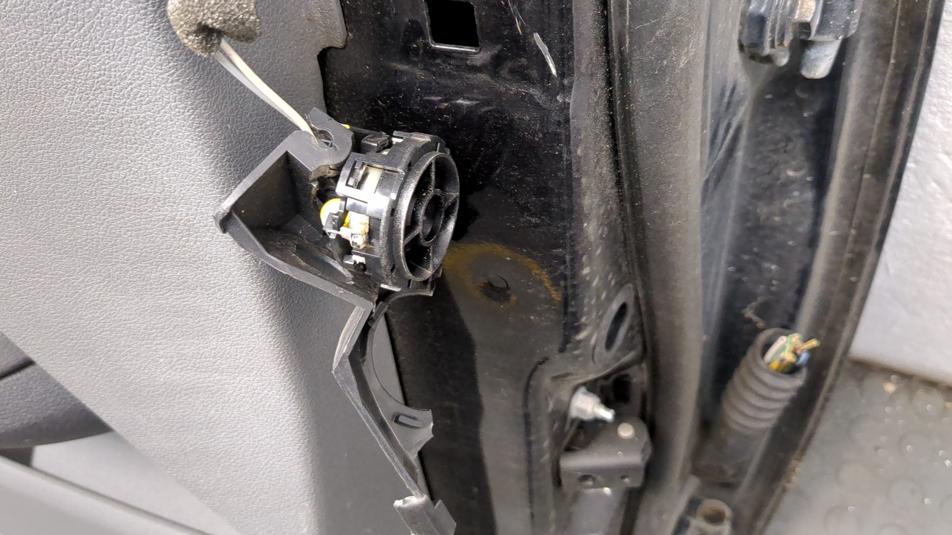 Дверь передняя левая