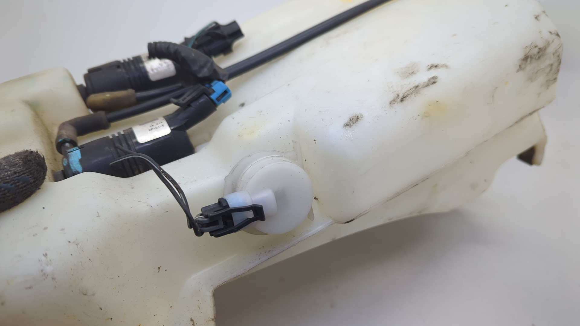 Бачок омывателя лобового стекла