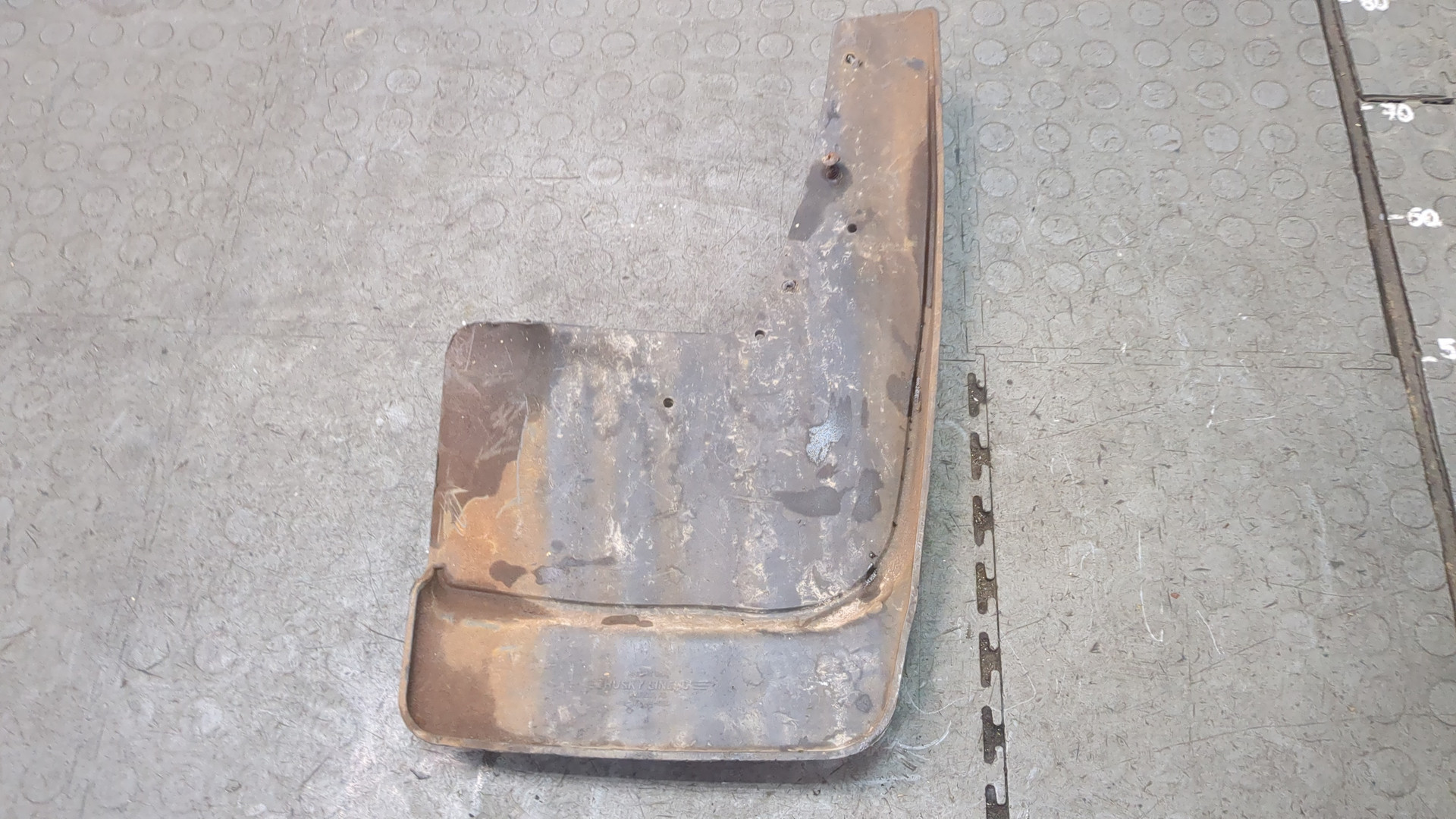 Брызговик задний левый