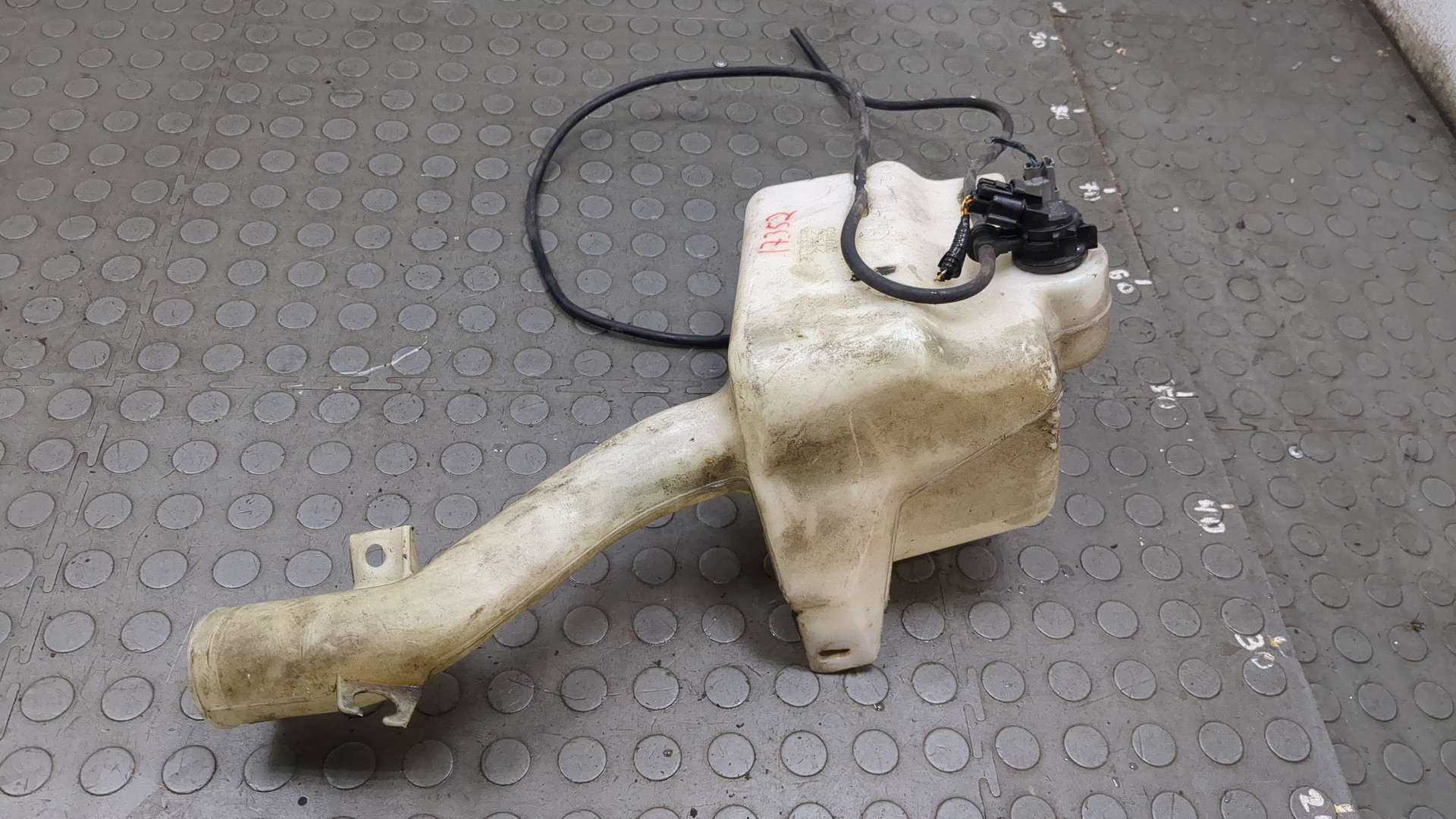 Бачок омывателя лобового стекла