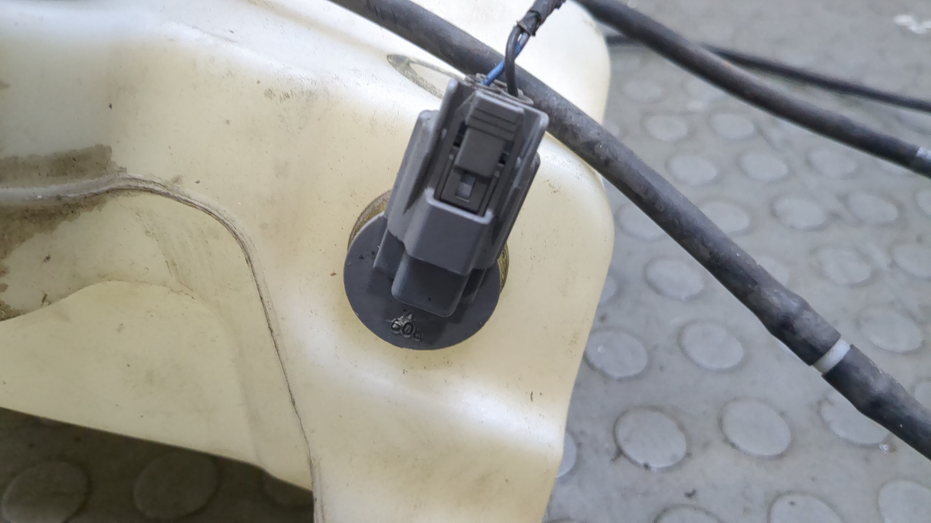 Бачок омывателя лобового стекла