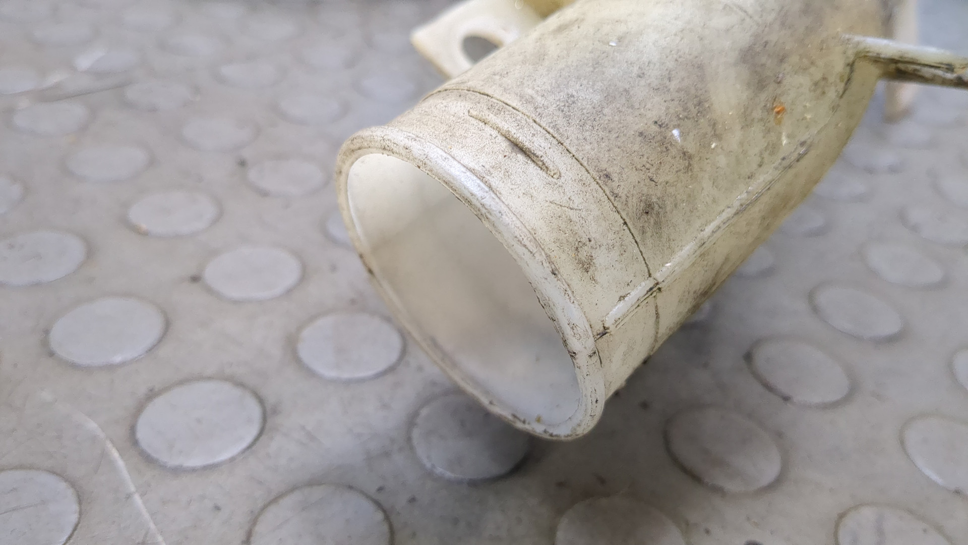 Бачок омывателя лобового стекла