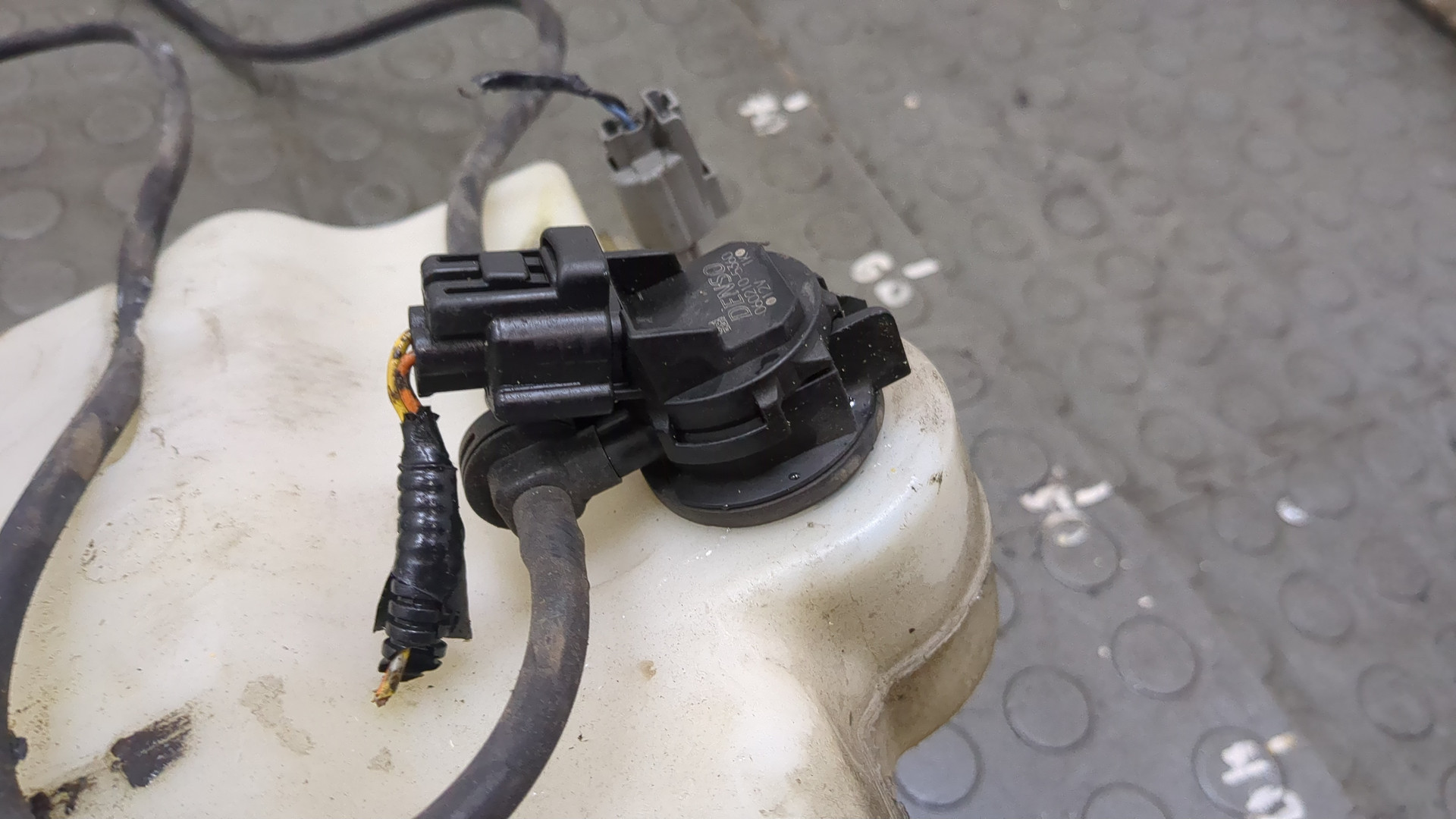 Бачок омывателя лобового стекла