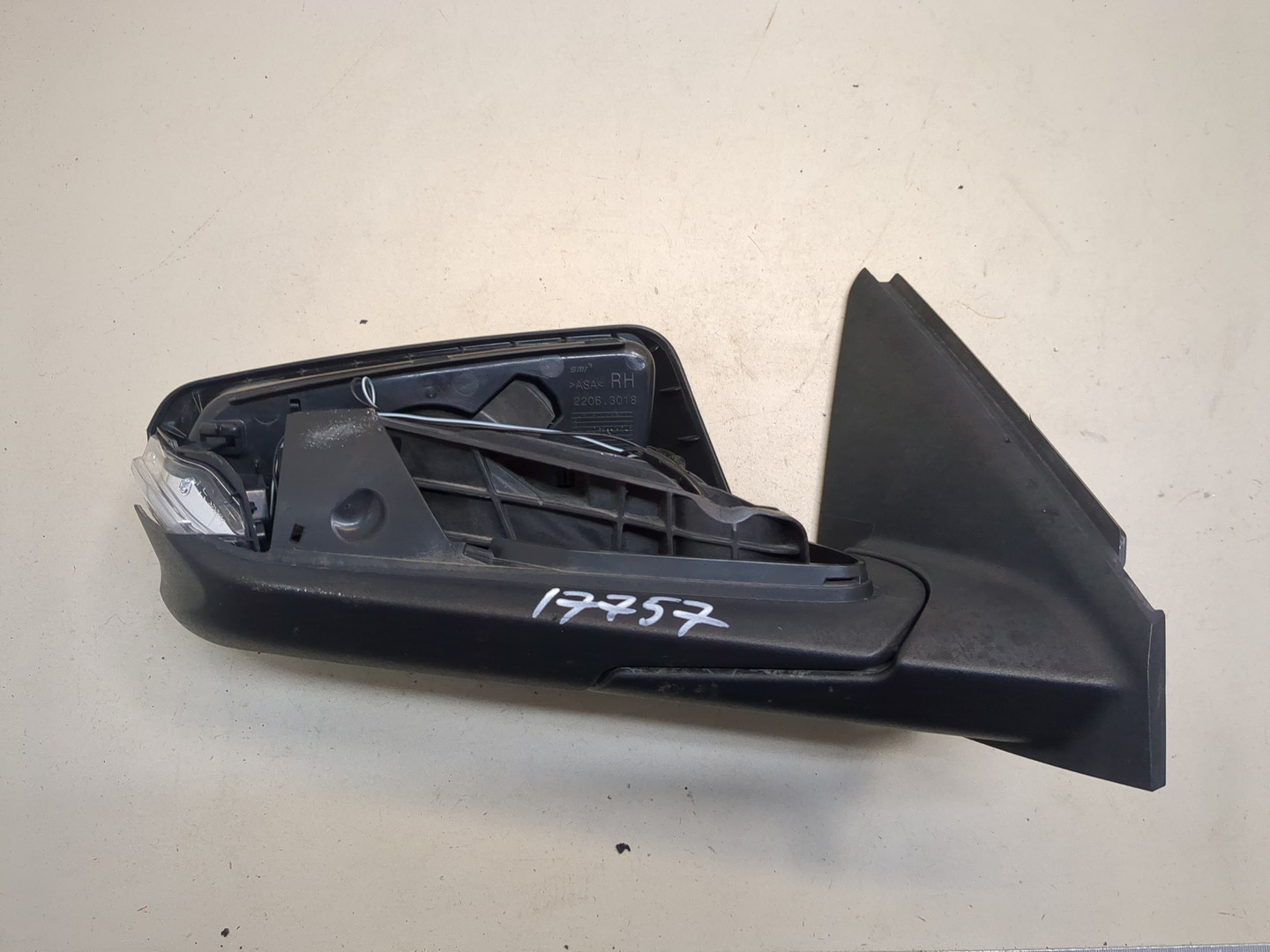 Зеркало правое электрическое