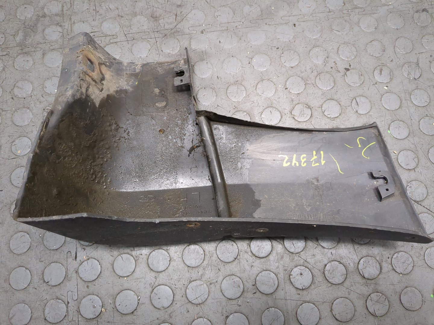 Накладка переднего крыла левого