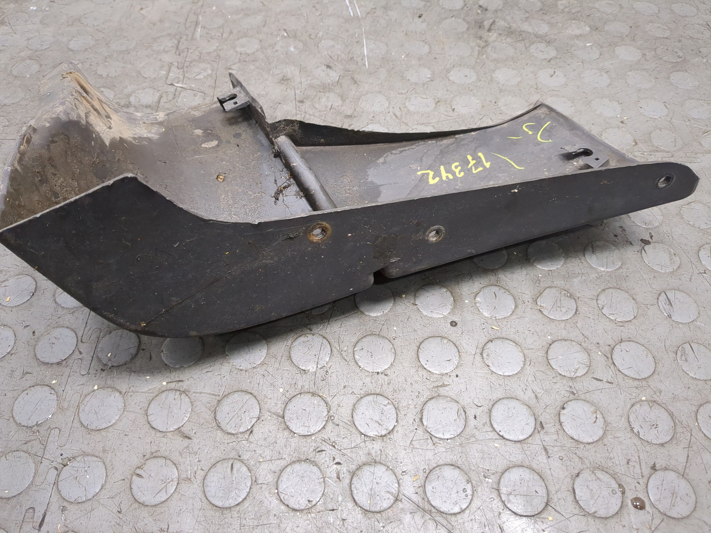 Накладка переднего крыла левого